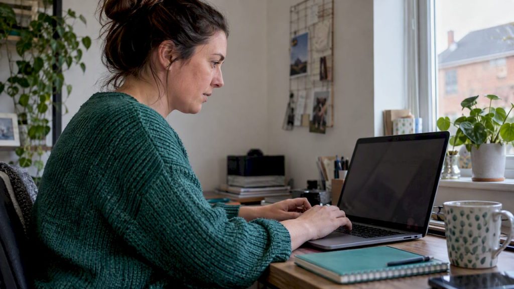 Seller reviewing settlement and refund entries